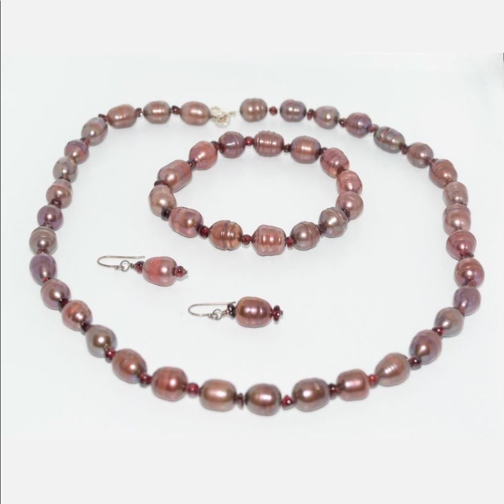 Magenta Cultured Pearls & Garnet Set